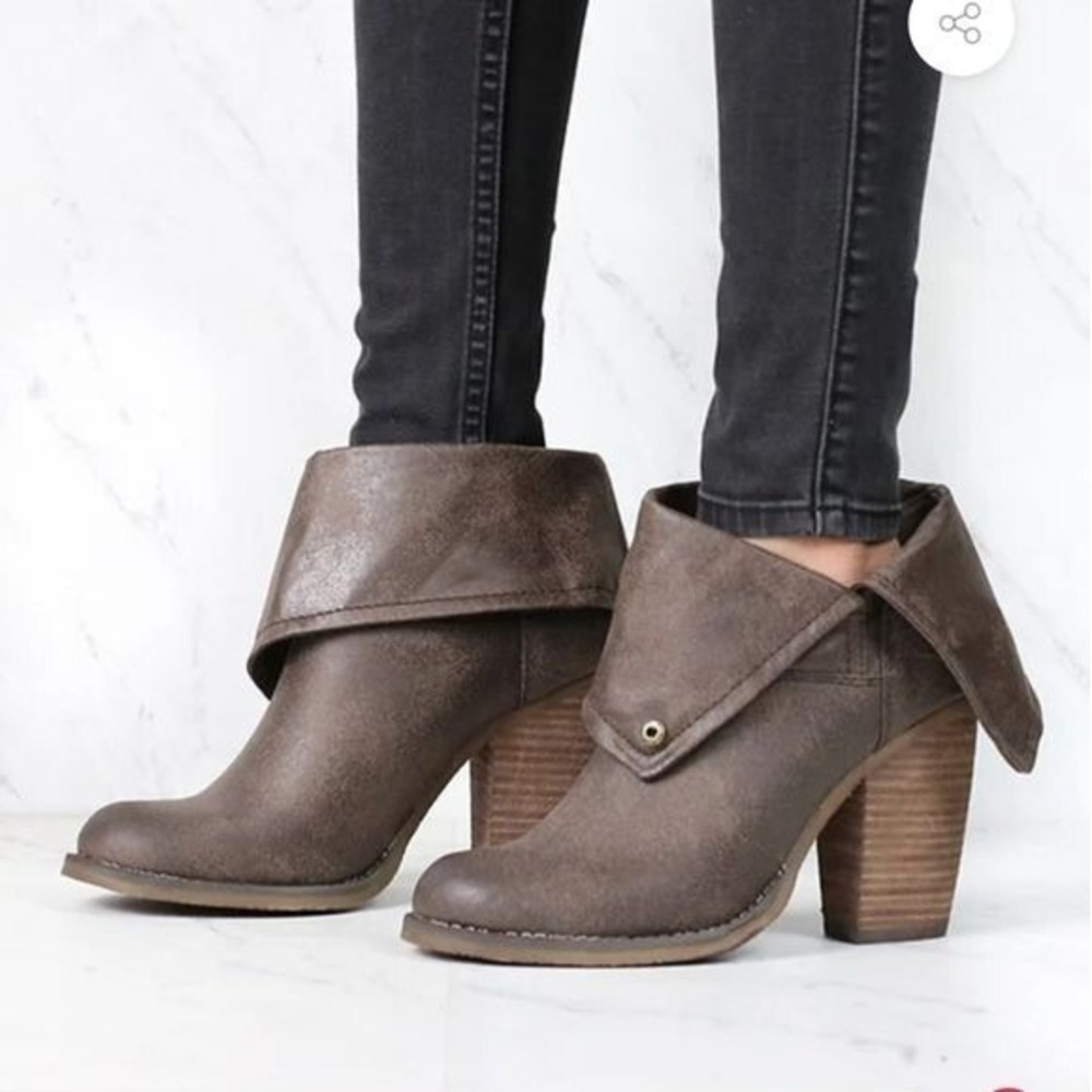 Sbicca Brown Fold Over Cuff Ankle Boots Stacked Block Heel Snap Detail Bootie